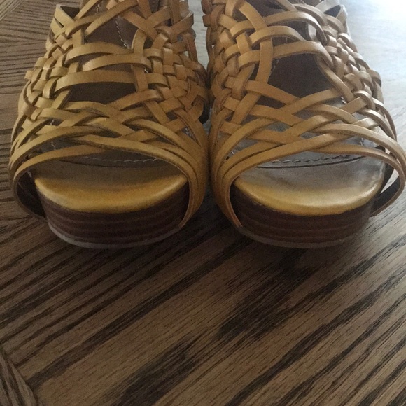 FOSSIL Harmony Hurache Yellow Leather Wedges - Picture 5 of 8